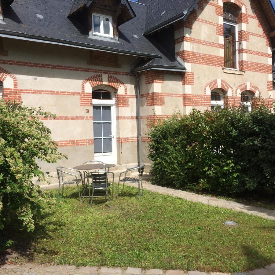 La Bretauche Apartment Checy Екстериор снимка